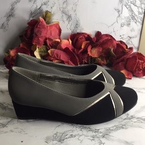 Comfortwell by Beacon Gray and Black Colorblock Comfort Heels
